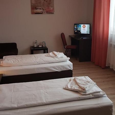 Hotelik Kameleon Pokoje Goscinne Jawor Kültér fotó