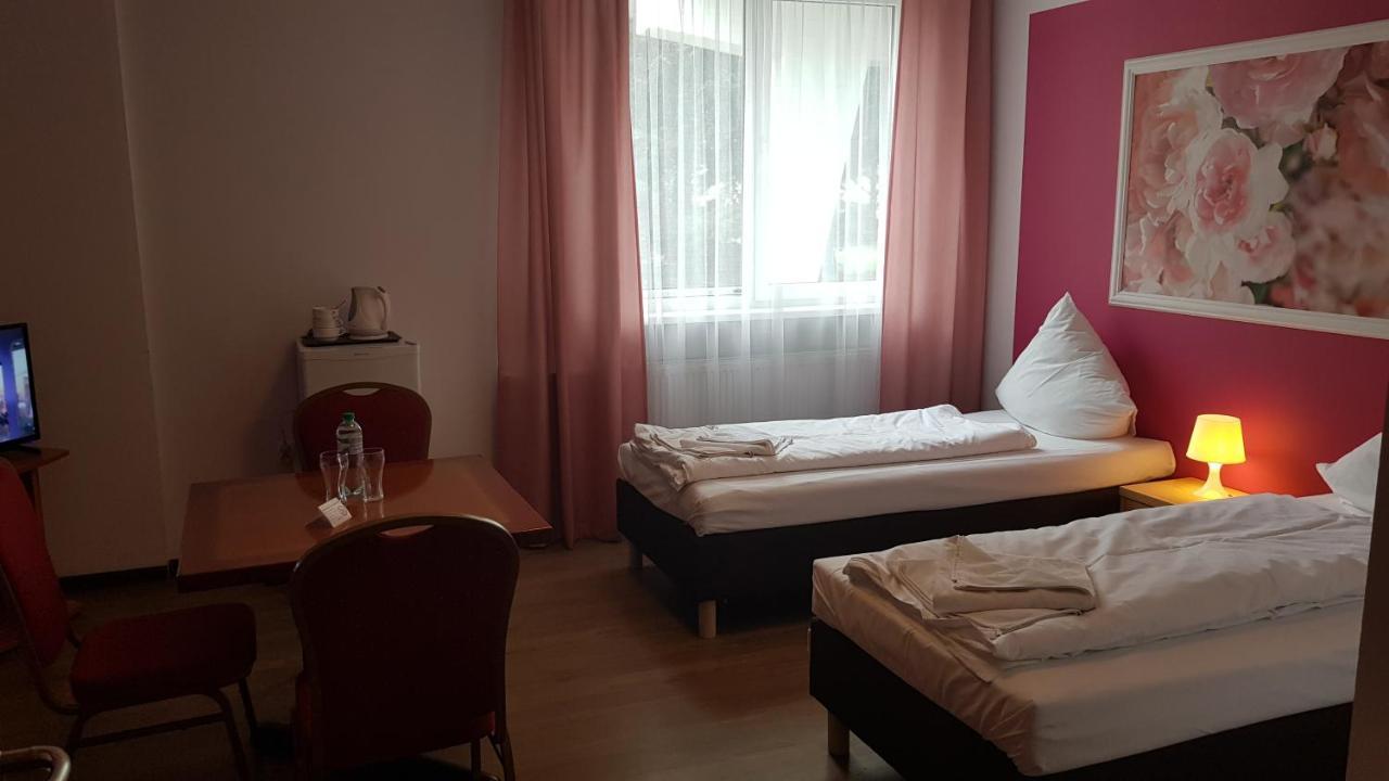 Hotelik Kameleon Pokoje Goscinne Jawor Kültér fotó