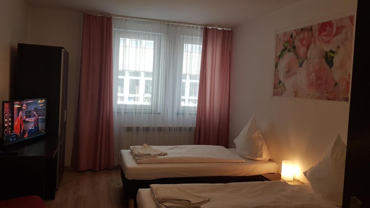 Hotelik Kameleon Pokoje Goscinne Jawor Kültér fotó