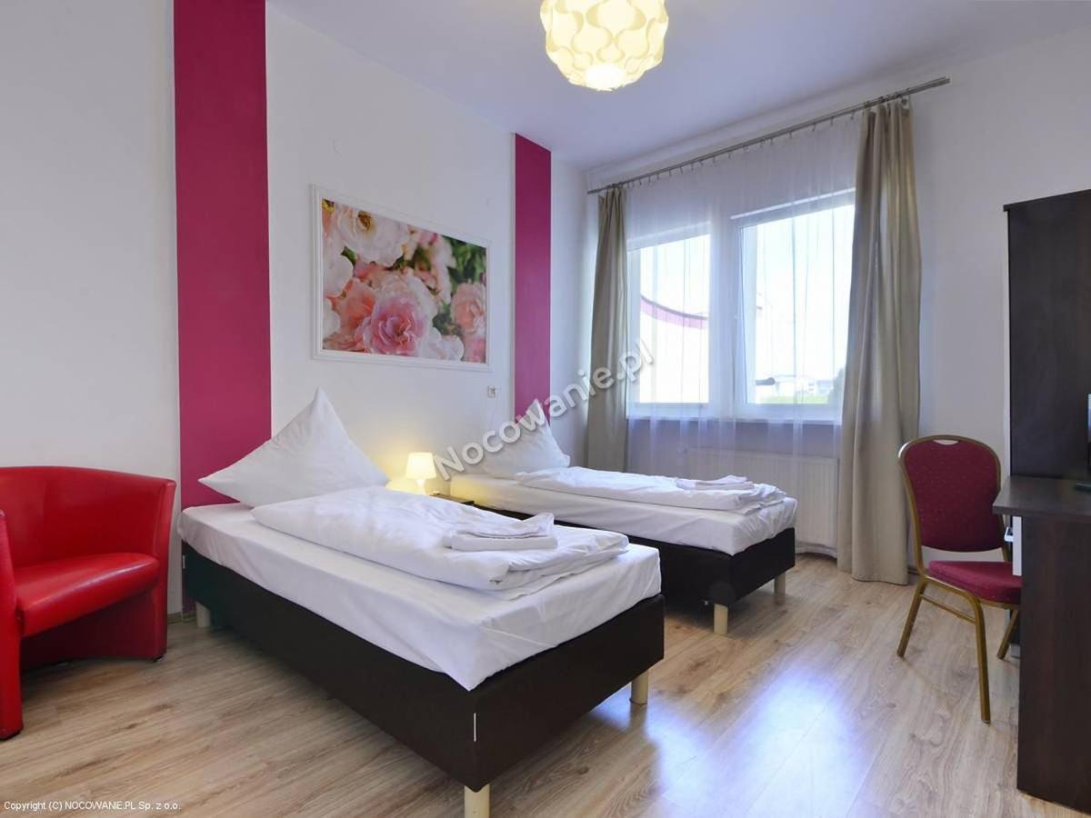 Hotelik Kameleon Pokoje Goscinne Jawor Kültér fotó