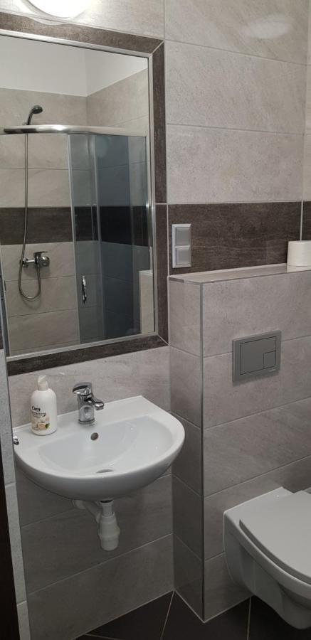 Hotelik Kameleon Pokoje Goscinne Jawor Kültér fotó